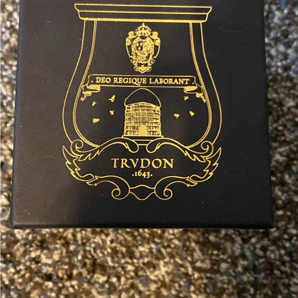New with Box! Trudon Arosa Candle, 9.5 oz. - Picture 3 of 10